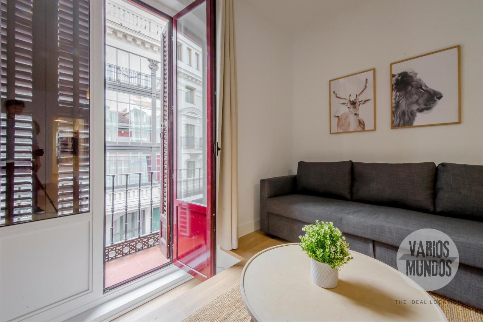 Tu Balcon En 3, Carretas 25 Madri